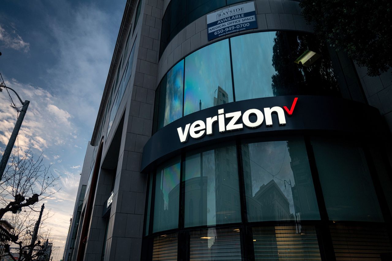 Verizon Explores Sale of Media Assets; Wake up Call for AT&T