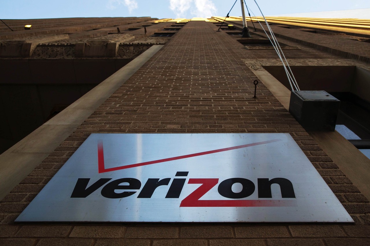 Verizon Pulls Back From Wireline, Businesses WSJ